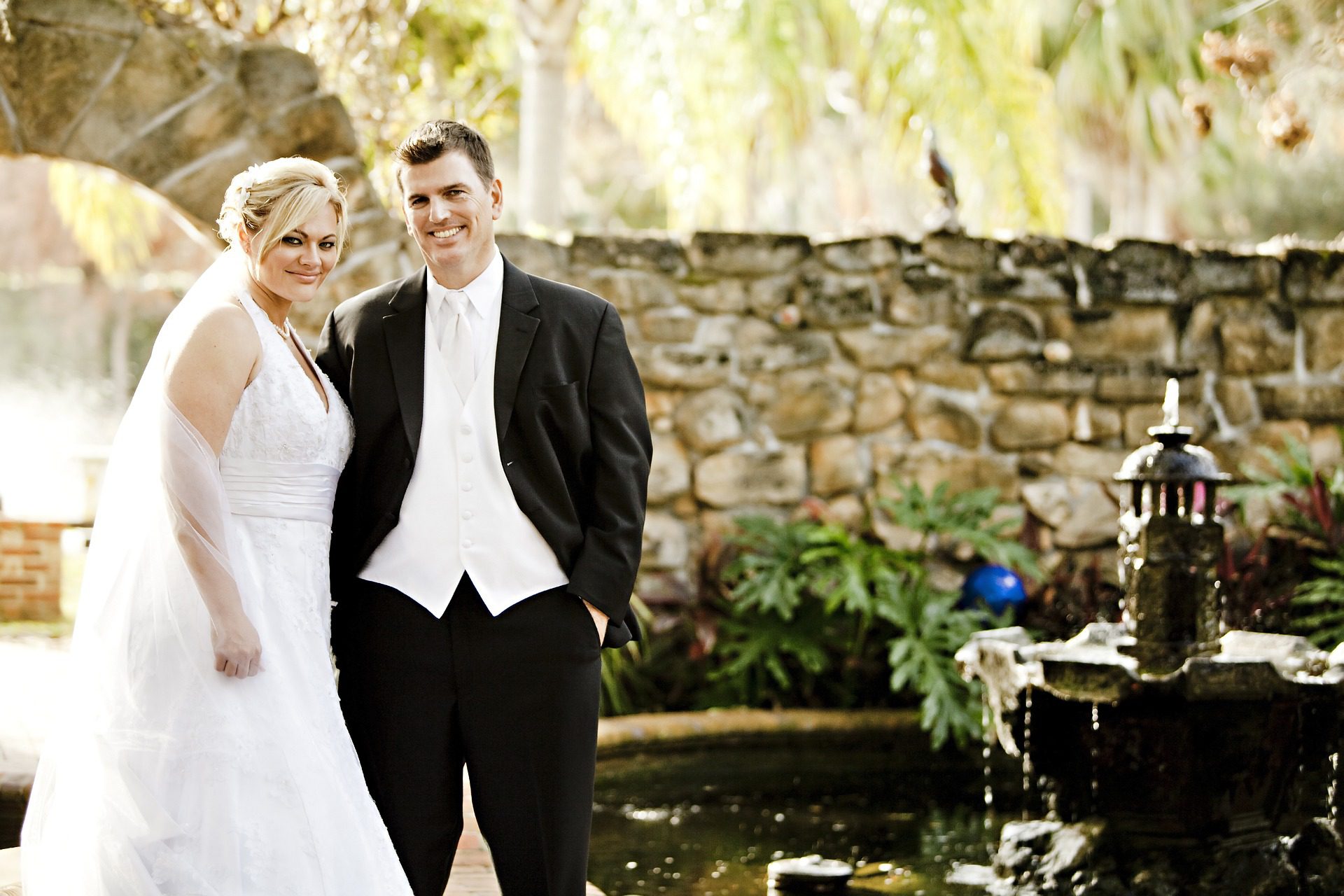 newlyweds-458119_1920